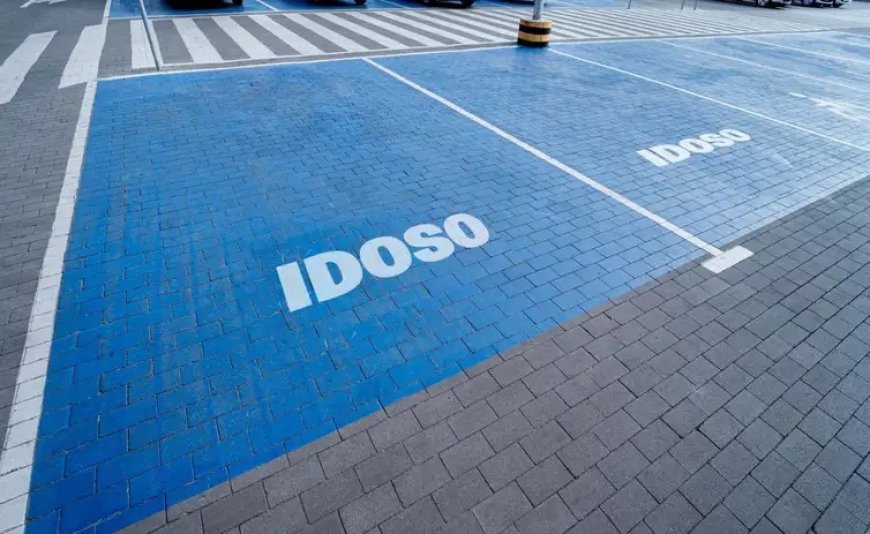 Credencial de estacionamento para idosos e pessoas com deficiência agora é digital
