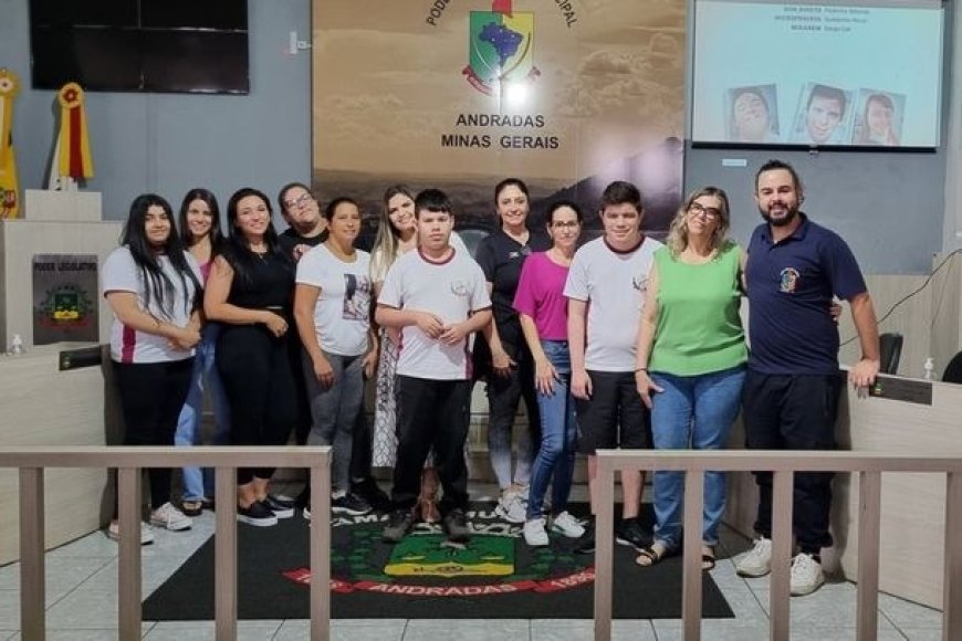 Estudantes participam de atividade na Câmara Municipal de Andradas
