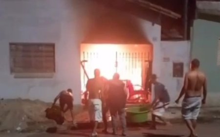 Incêndio em residência é combatido por populares em Andradas