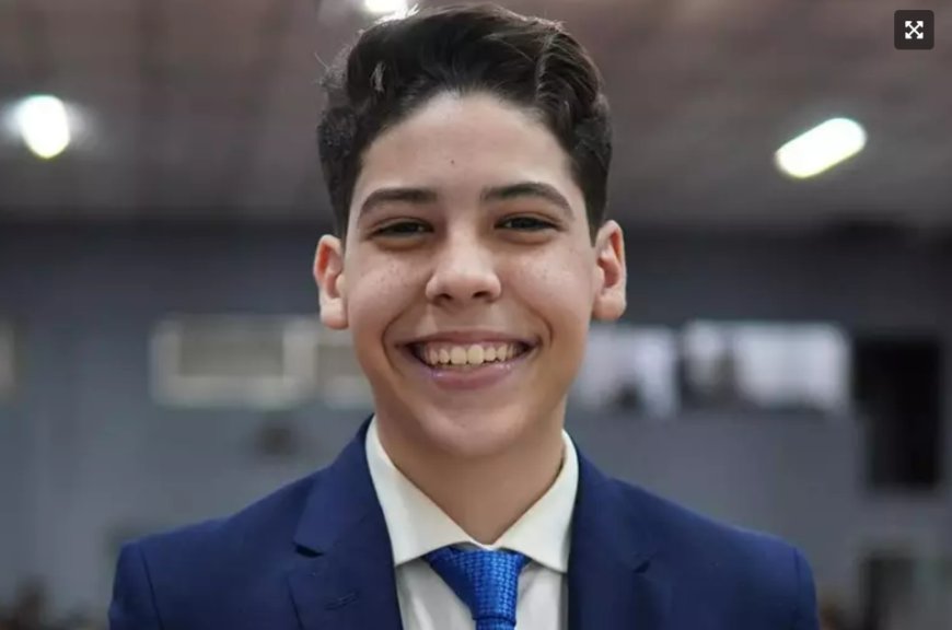 Quem é o pastor de 15 anos que tem gerado controvérsias no mundo cristão