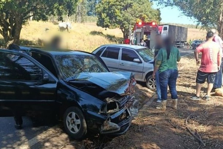Novo acidente na MG-455 deixa três pessoas feridas em Ibitiúra de Minas