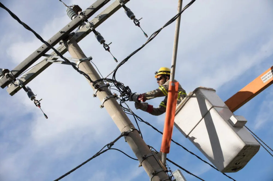 Cemig abre concurso público com 150 vagas para eletricista; 12 delas no Sul de Minas
