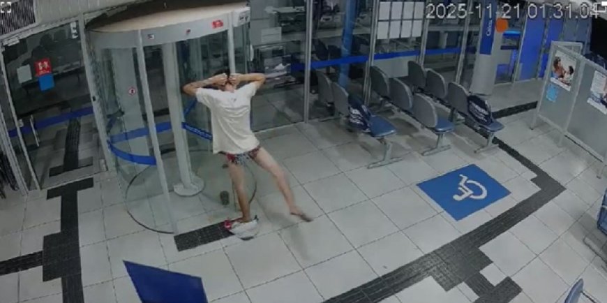 Ladrão fica preso em porta giratória e acaba de cueca durante invasão a banco em MG