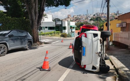 Idosa fica ferida após tombamento de veículo em Varginha