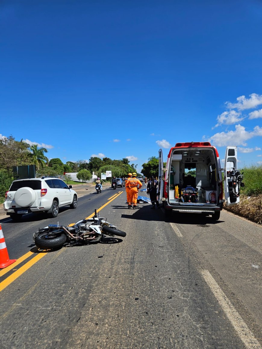Duas pessoas morrem em acidente envolvendo moto e carro na MG-455, em Andradas