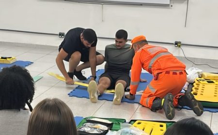Corpo de Bombeiros de Alfenas capacitam estudantes de Fisioterapia em atendimento de emergência