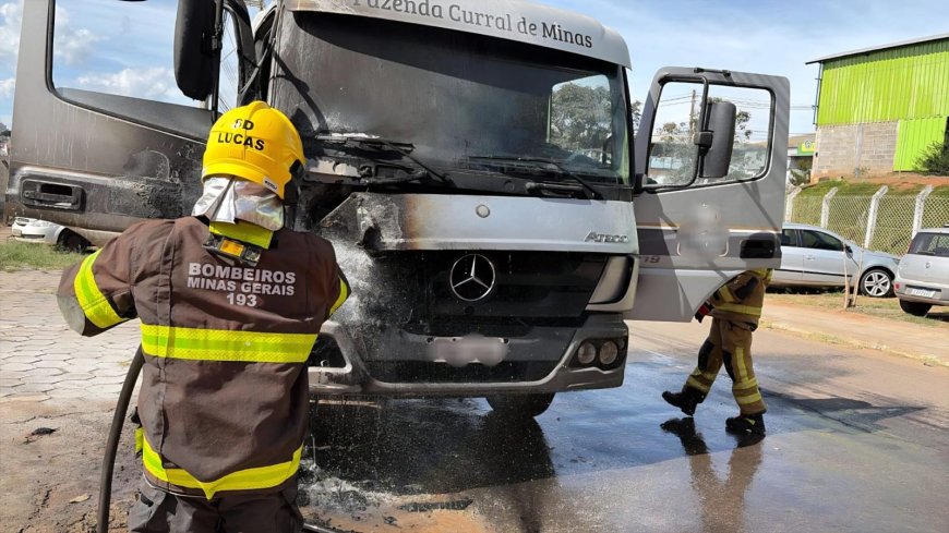 Bombeiros de Alfenas controlam incêndio em caminhão antes que chamas se espalhem